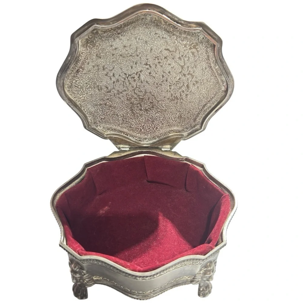 Vintage Lion Crest Jewelry Box w/Lion Claw Feet international Silver Co.